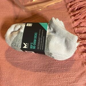 Mission boys no-show socks size 10.5-4 4 pairs NEW